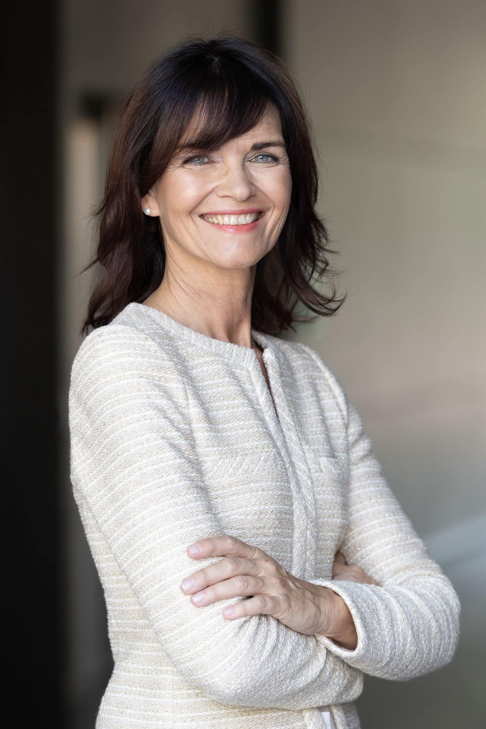 BUSINESS-PORTRAITS-MUENCHEN_Indoor-Location_Ch-J_00325-2 BUSINESS PORTRAITS MUENCHEN Indoor Location Ch J 00325 2