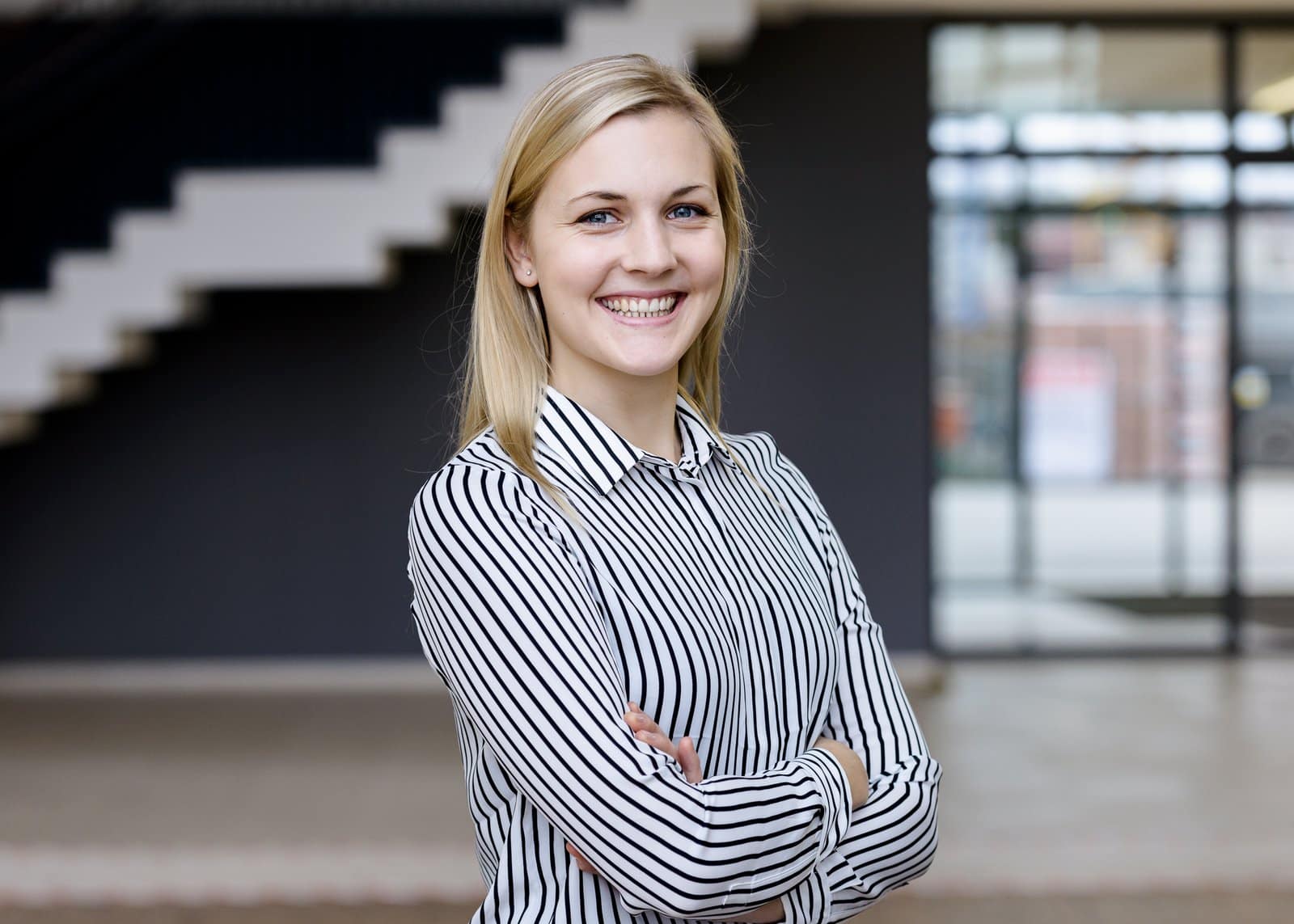 BUSINESS-PORTRAITS-MUENCHEN_Indoor_S-F_00061FAVORIT BUSINESS PORTRAITS MUENCHEN Indoor S F 00061FAVORIT