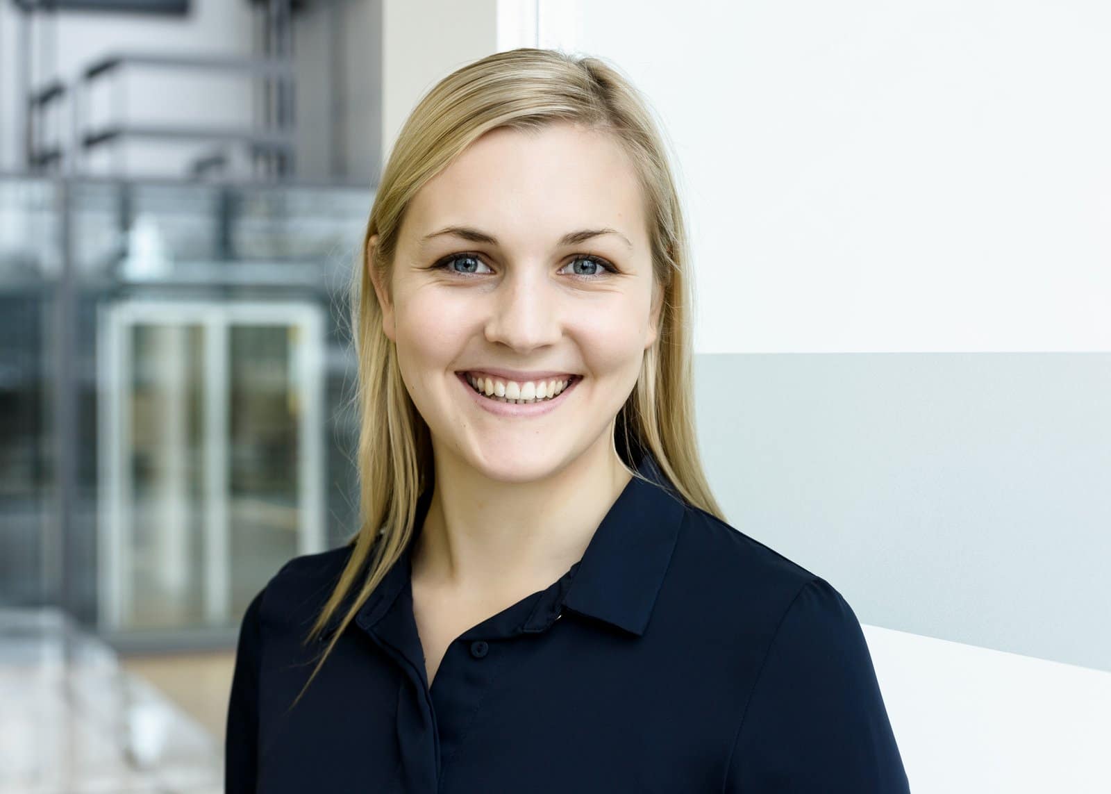 BUSINESS-PORTRAITS-MUENCHEN_Indoor_S-F_00283FAVORIT BUSINESS PORTRAITS MUENCHEN Indoor S F 00283FAVORIT