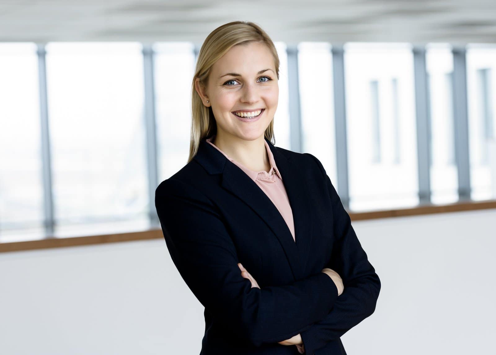 BUSINESS-PORTRAITS-MUENCHEN_Indoor_S-F_00304FAVORIT BUSINESS PORTRAITS MUENCHEN Indoor S F 00304FAVORIT